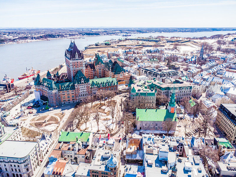 鸟瞰魁北克大教堂和Chateau Frontenac